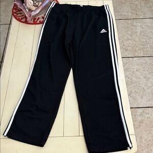 Adidas jogging pants in size L. 100 % polyester.#3132